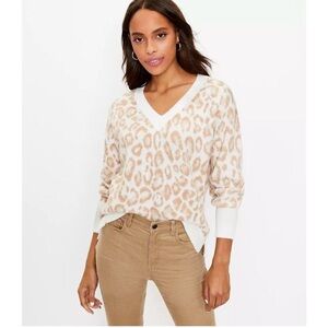NWT LOFT Women's V-Neck Sweater - Cream and Tan Leopard Print Small